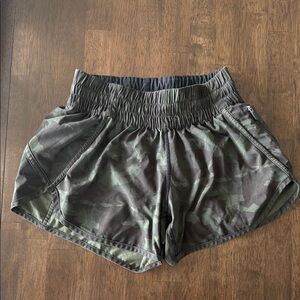 Lululemon Athletica Green Athletic Shorts Lightweight Relaxed Fit